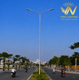 Cột đèn cần đôi (kép) chiếu sáng ngoài trời Cột đèn cần đôi bằng thép mạ kẽm nhúng nóng