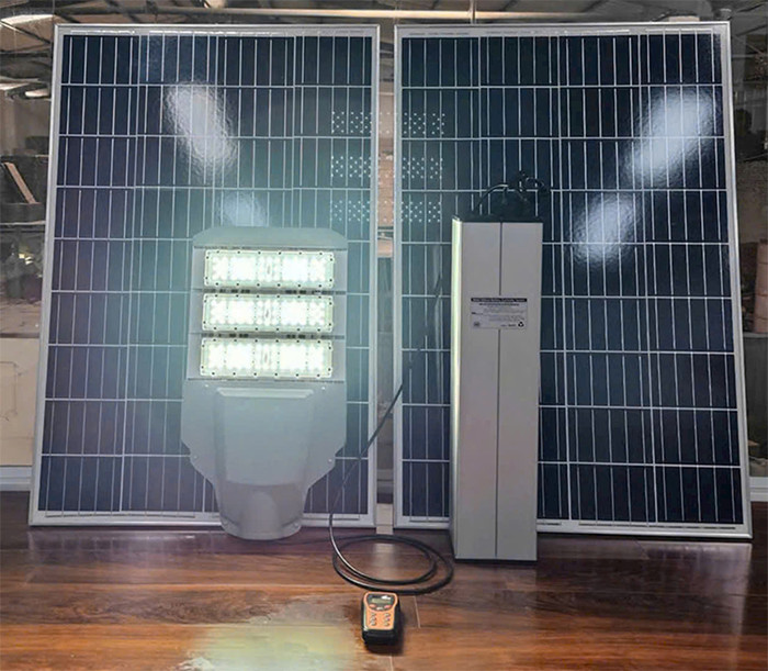 Đèn đường năng lượng mặt trời LED chiếu sáng đường phố 100Ah